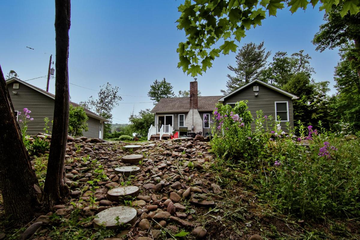 Cabin by the Creek with private creek access - Housity