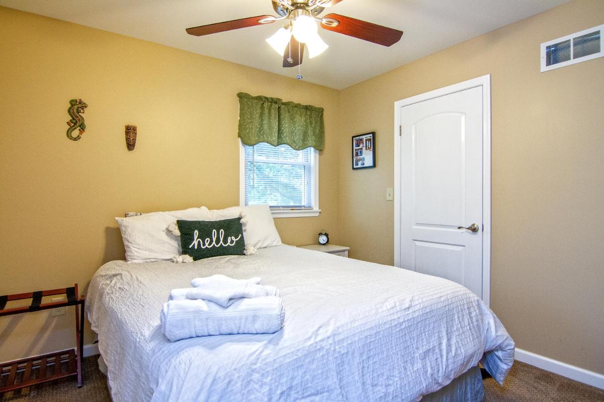 Cabin by the Creek with private creek access - Housity