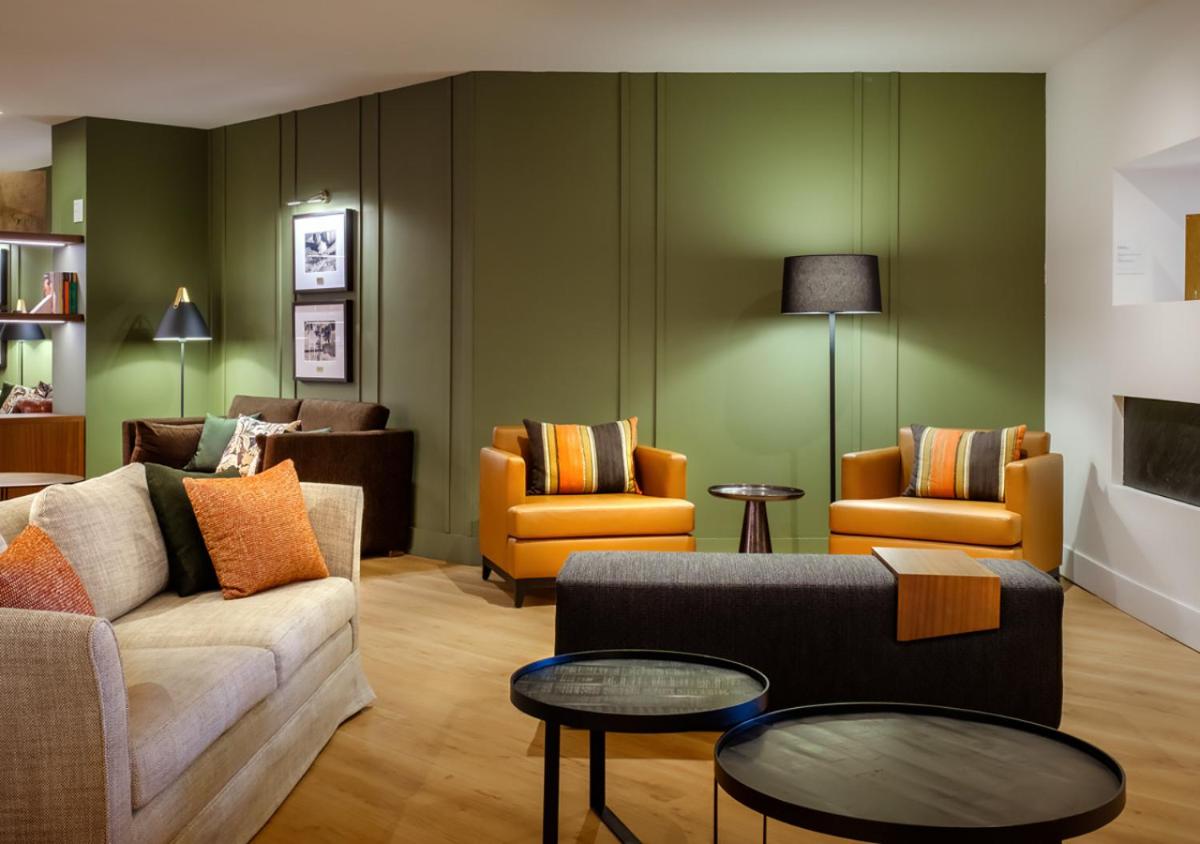 Uma área de estar em Evora Hotel