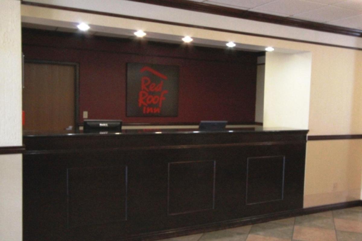 Red Roof Inn Gurnee - Waukegan - Housity