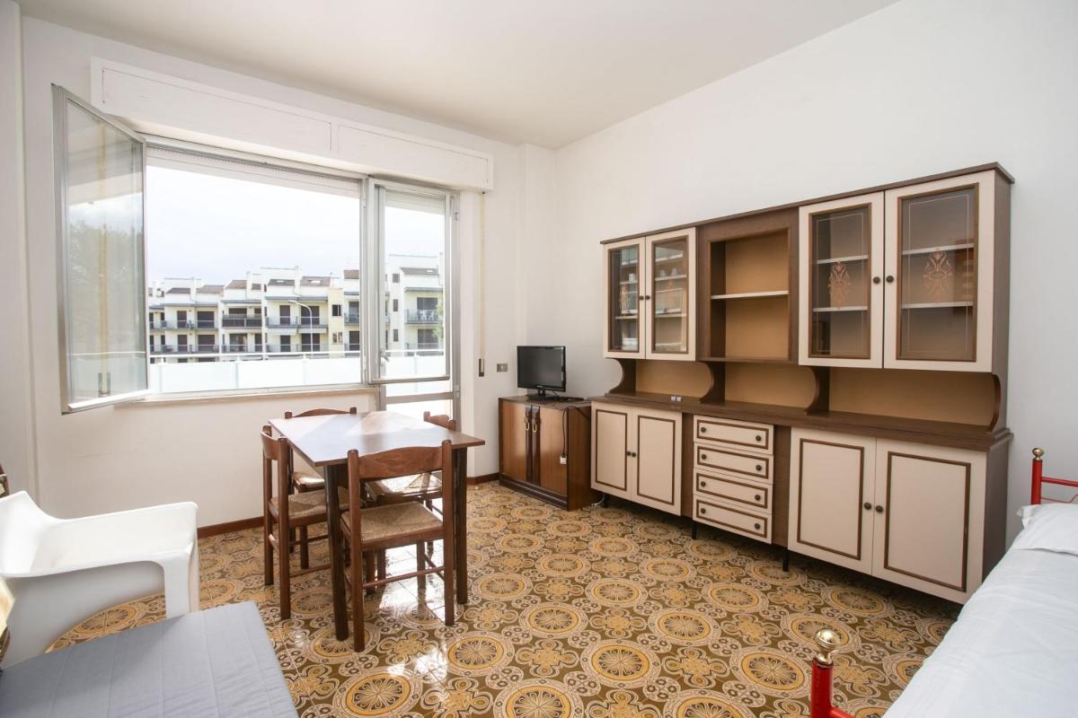 M146 - Marcelli, bilocale fronte mare con ampio terrazzo - Housity