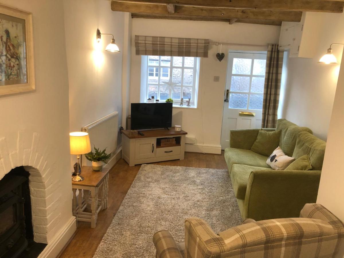 Hill Cottage, Thornton-Le-Dale - Housity