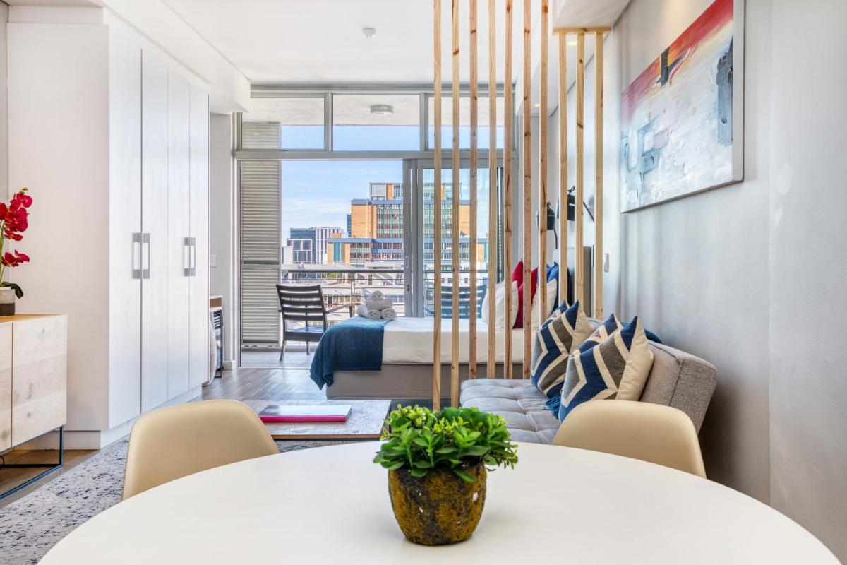 Backup-Powered Urban Sanctuary near Table Mountain - Housity