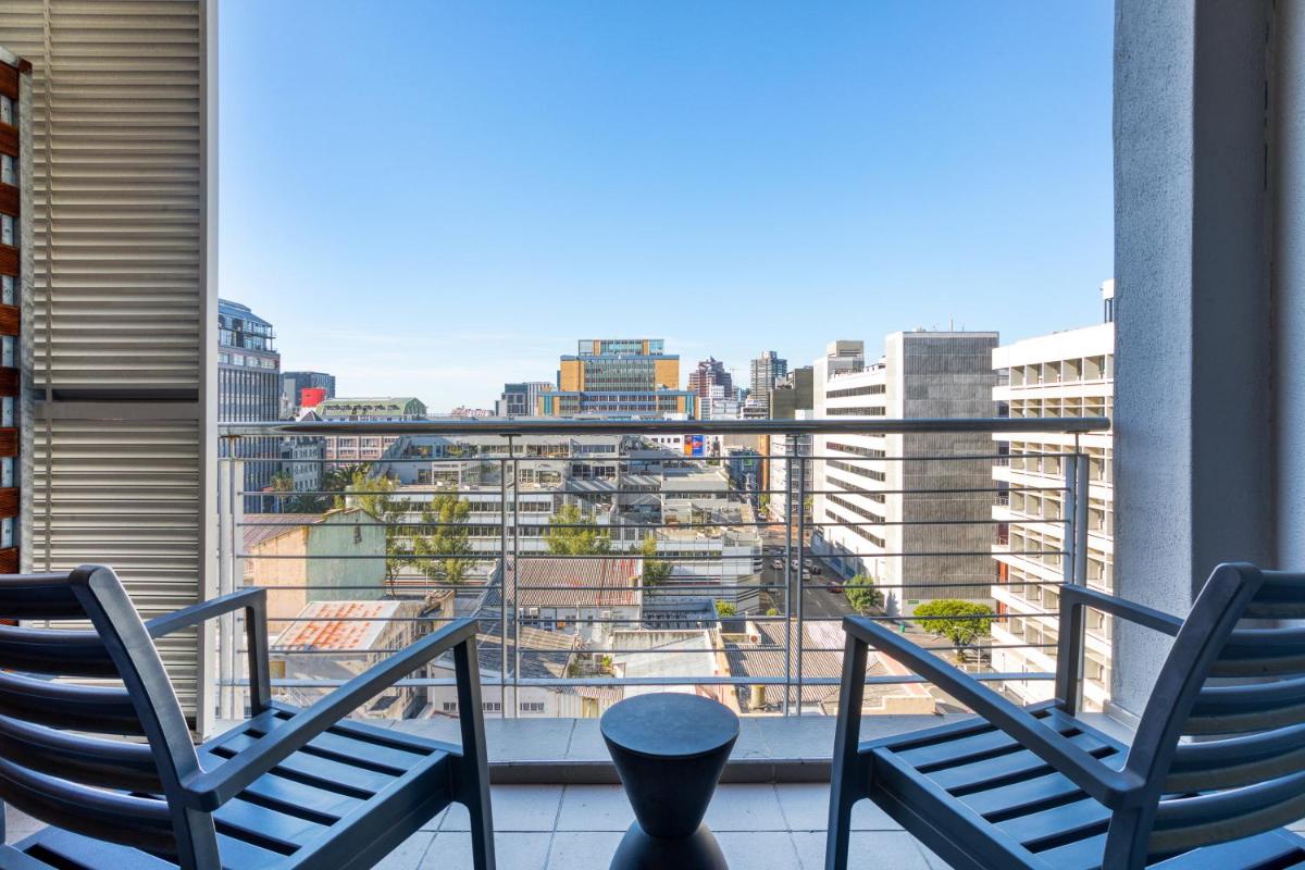 Backup-Powered Urban Sanctuary near Table Mountain - Housity