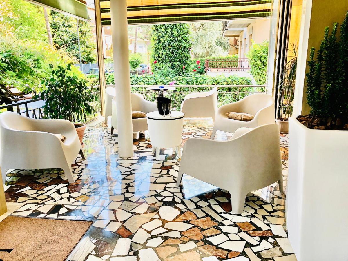 Hotel Villa Serena - Housity