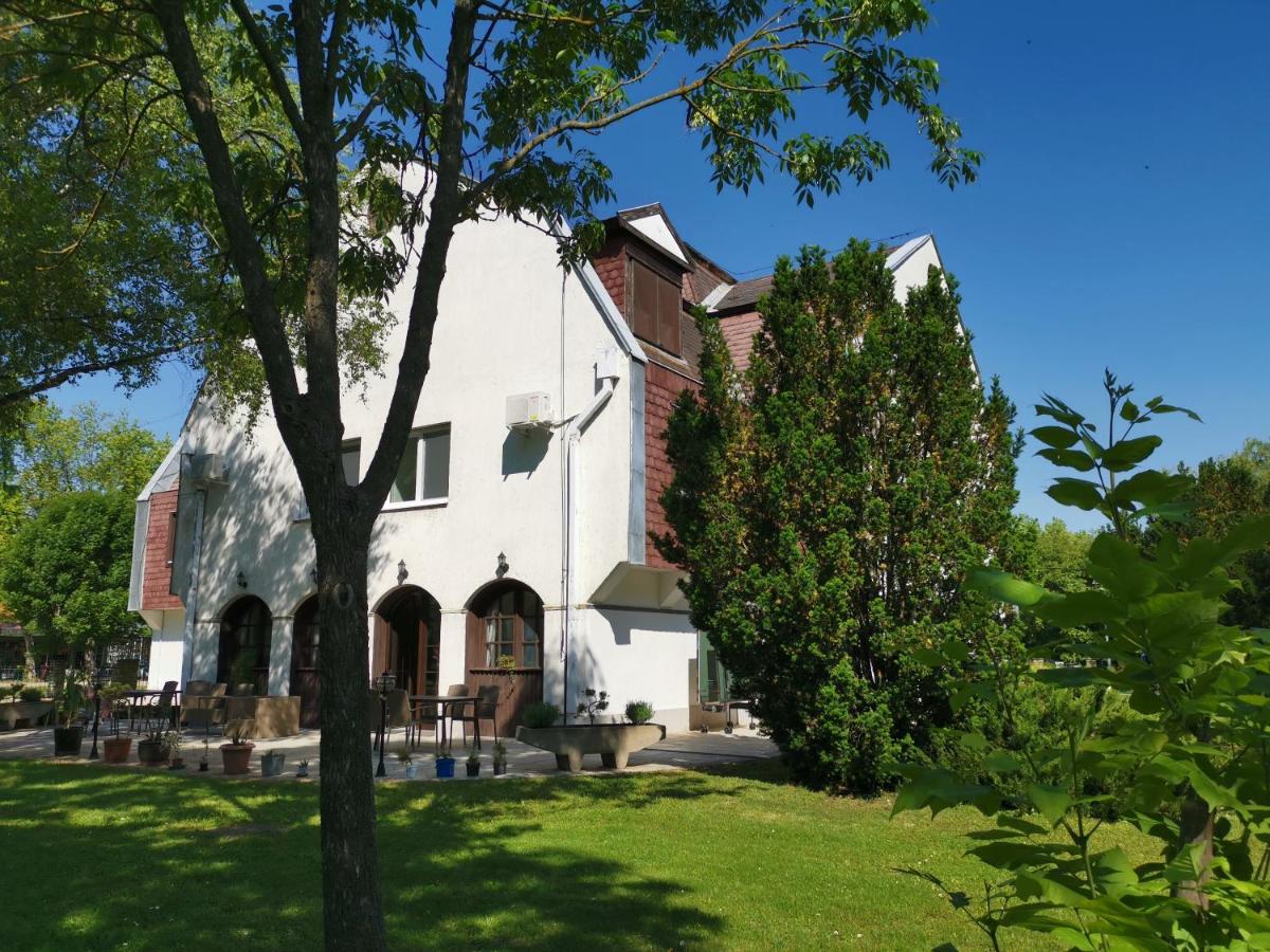 Laguna Panzió - Housity