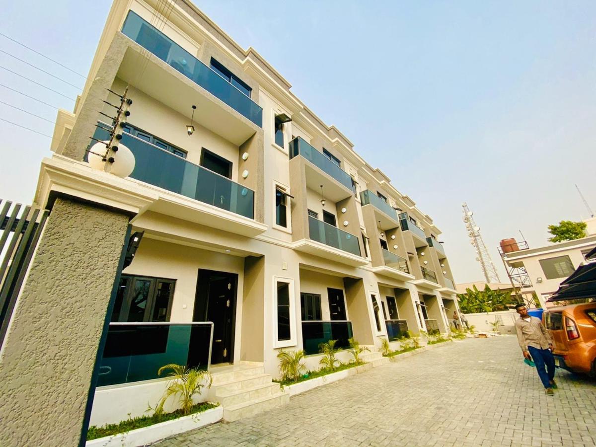 Shortlethomes Tiara's Short let Apartment in Lekki Phase 1 - Housity