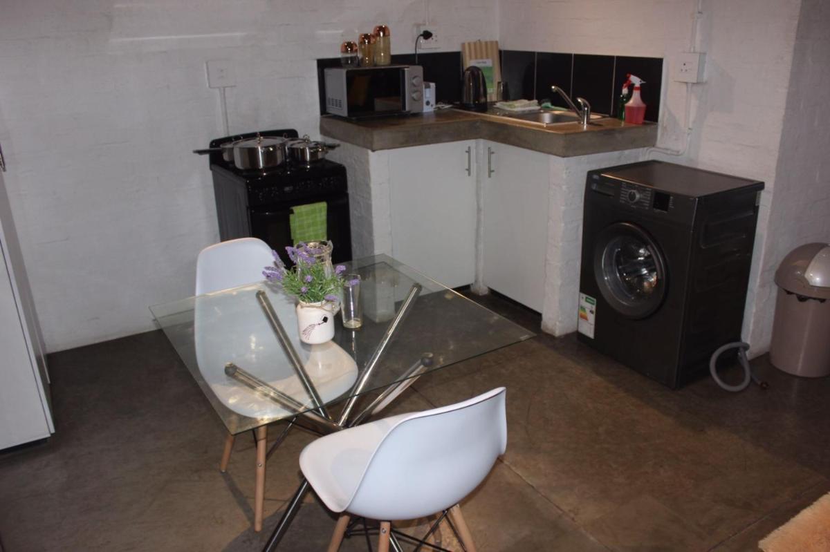 Cozy Apartment In The Center Of Maboneng with Free Wifi - Housity