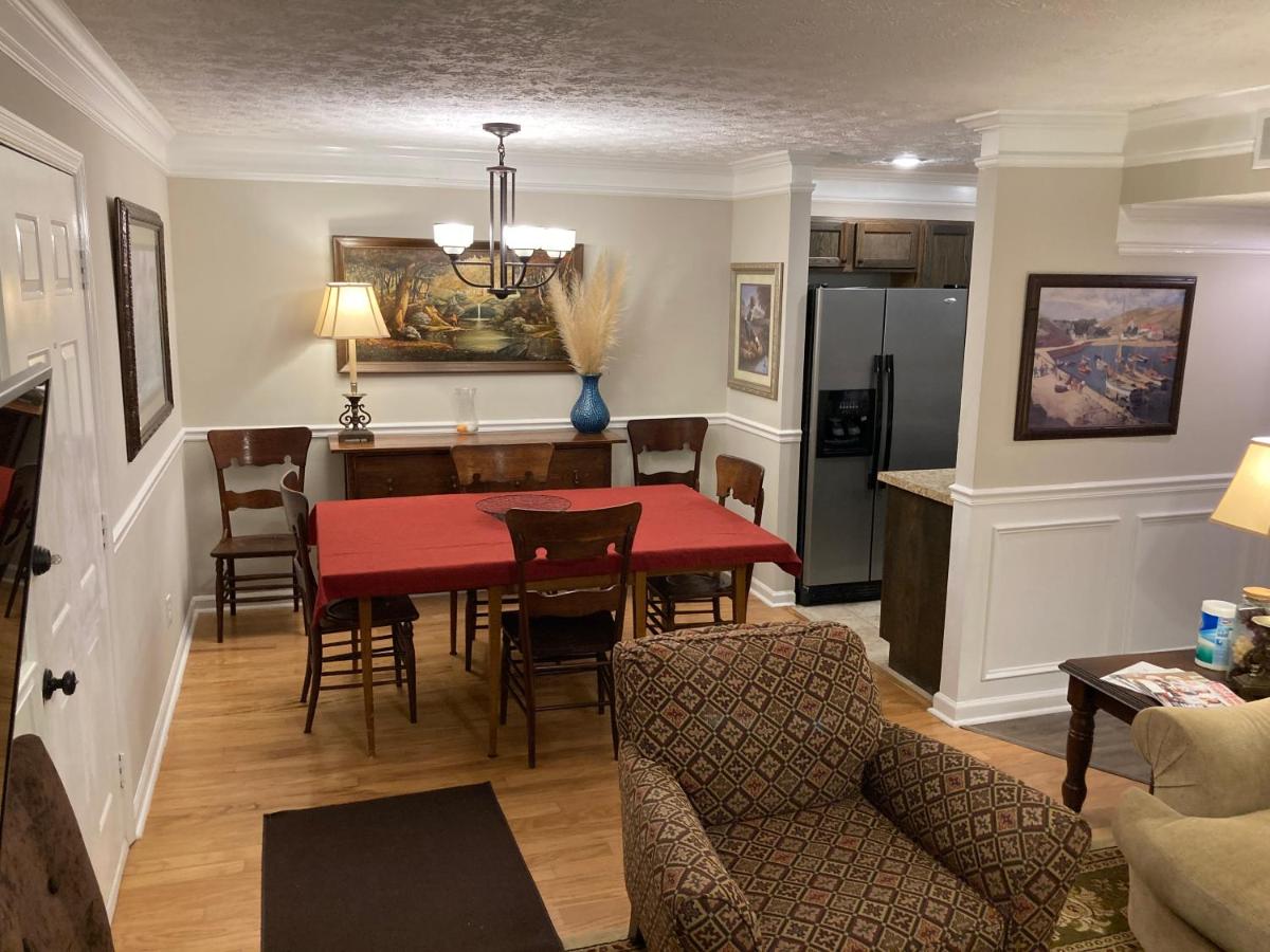 Spacious 3 Bedroom 2 bath Condo close to Five-points in Athens - Housity