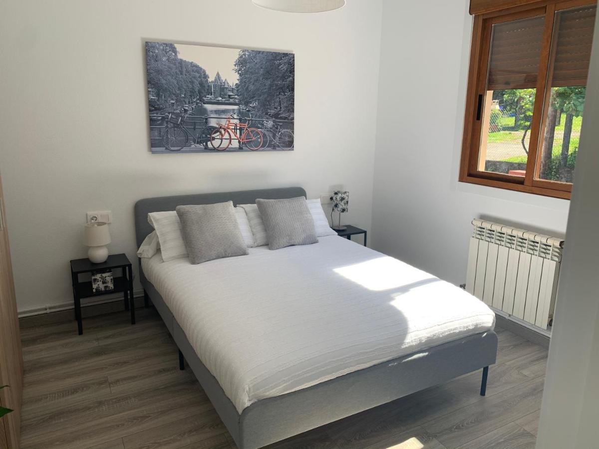 A Casa Vermella con jardín a 10 minutos de Santiago de Compostela - Housity