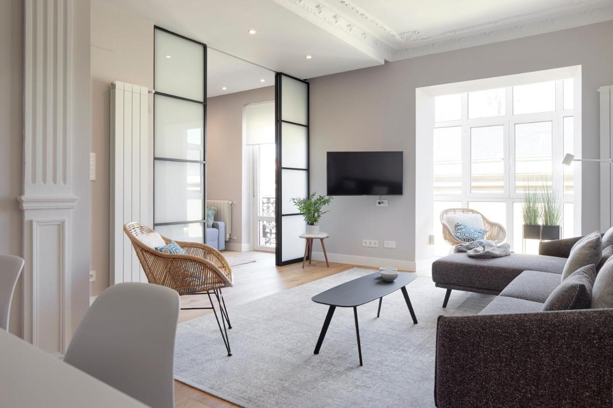 Suitetrails - CATHEDRAL APARTMENT - LUXURY APARTMENT IN CITY CENTER