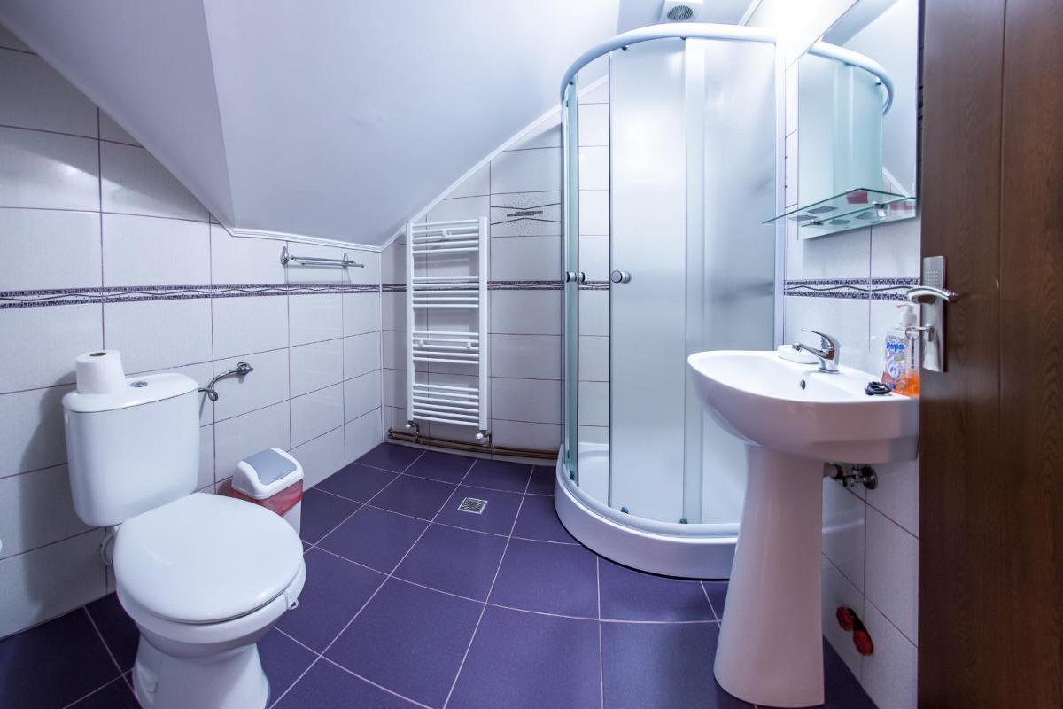 Pensiunea XINELA - Housity