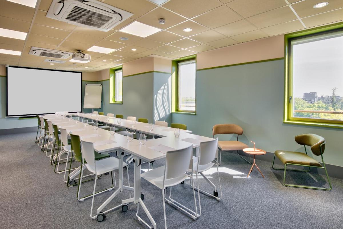 Espace de conférence ou salle de réunion dans l'établissement Aiden by Best Western Clermont-Ferrand Hotel & Spa