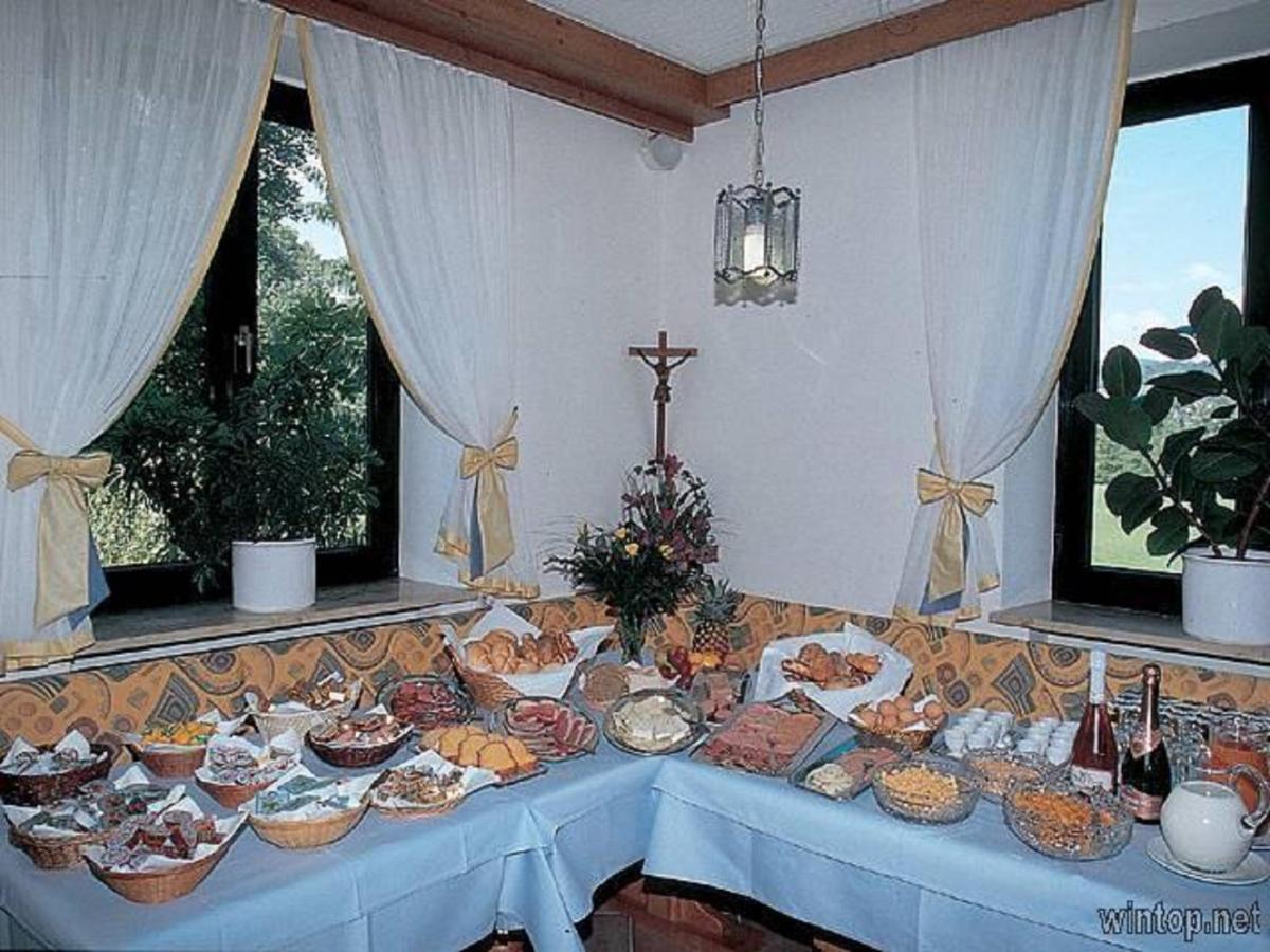 Hotel Landgasthof Hacker - Housity