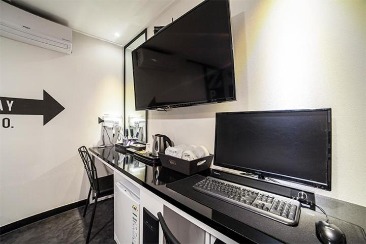 Gunsan Hotel BOX - Housity