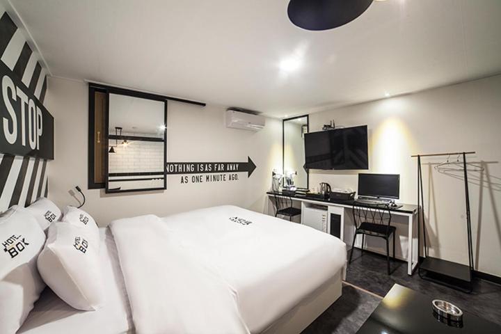 Gunsan Hotel BOX - Housity