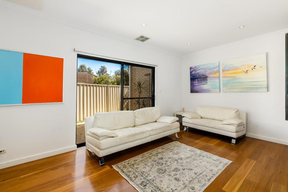 Swainson on Lexington - 200m to Beach! - Housity