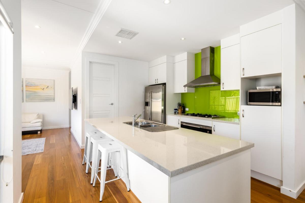 Swainson on Lexington - 200m to Beach! - Housity