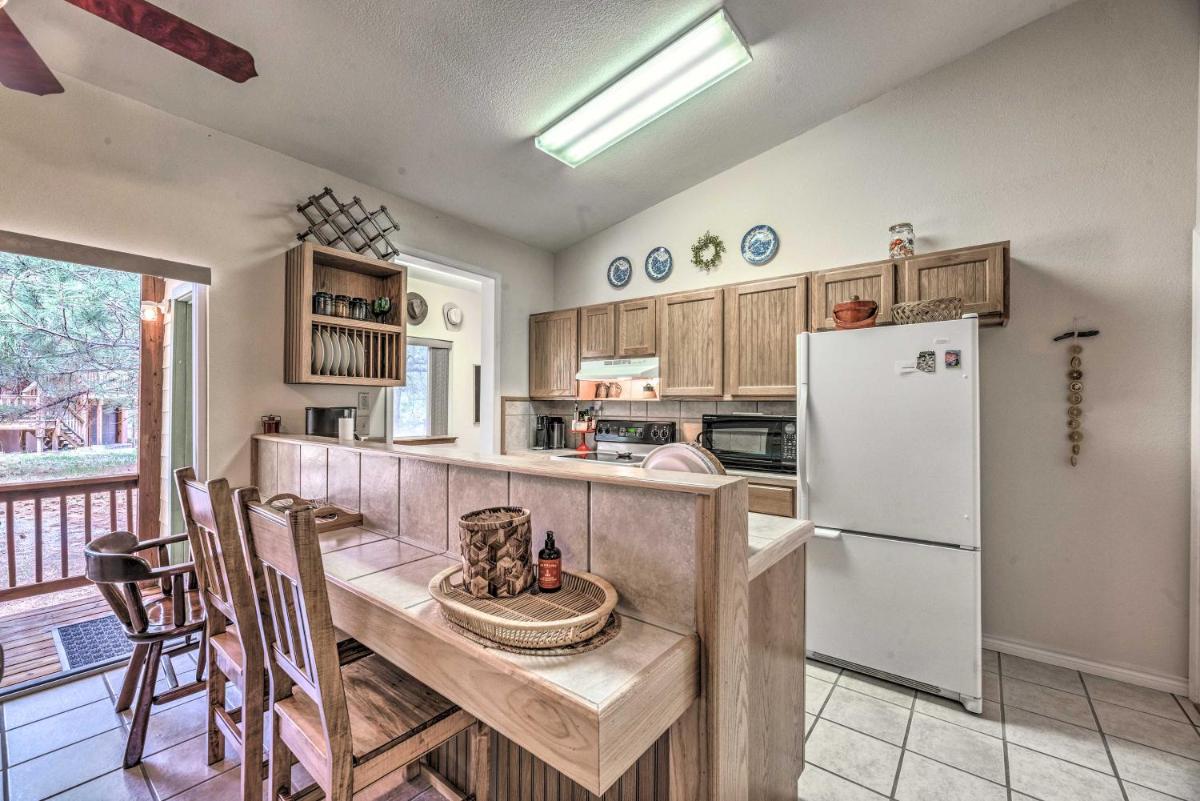 Charming Cloudcroft Cabin with Deck and Mtn Views - Housity