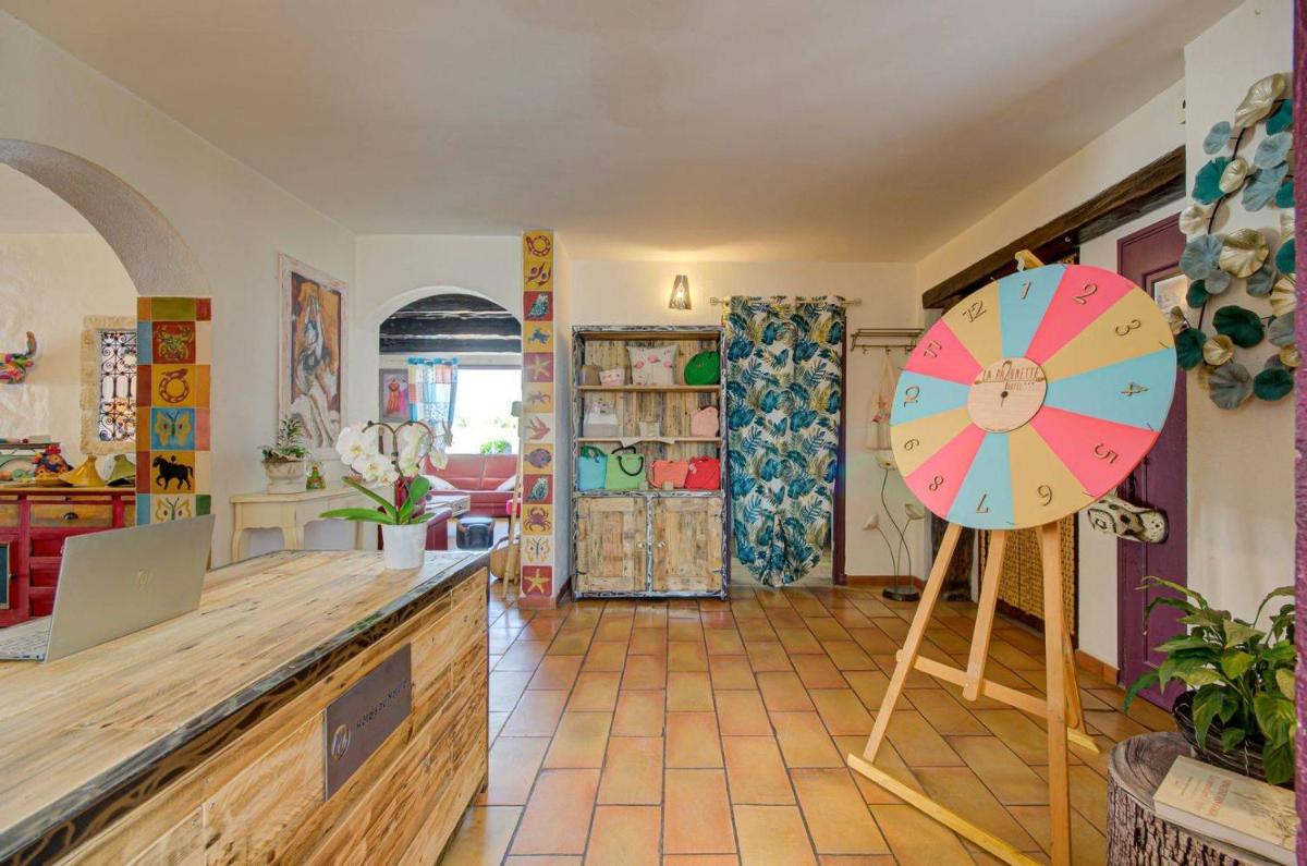 Photo de la galerie de l'établissement Hôtel La Palunette, à Saintes-Maries-de-la-Mer