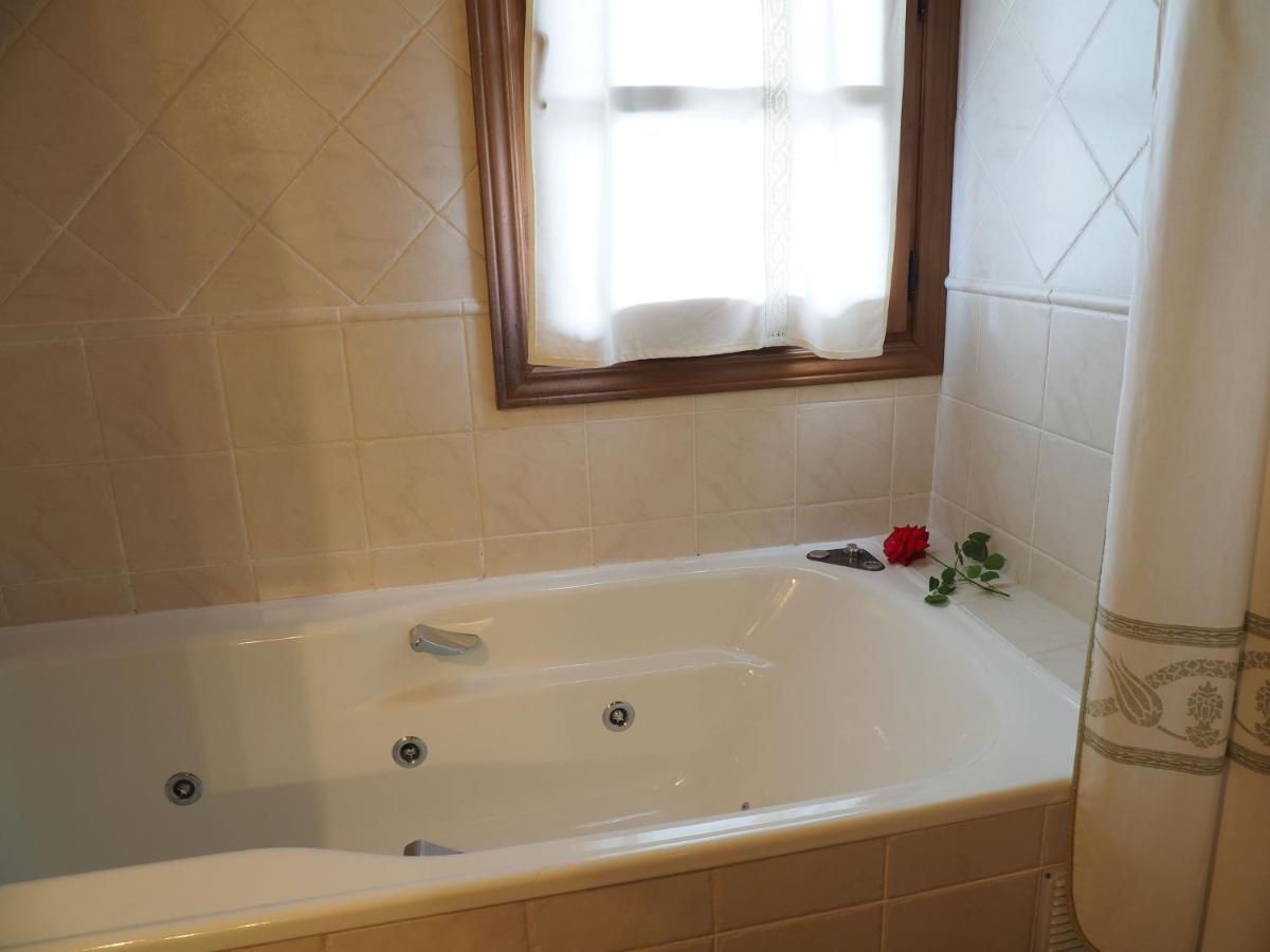 Un baño de Hotel & SPA Peña Montañesa
