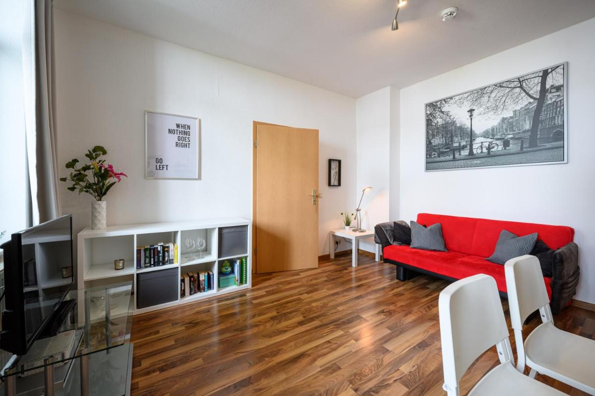 Helle Wohnung in Sudenburg mit Balkon - WLAN, 4 Schlafplätze - Housity