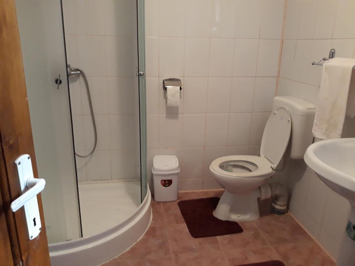 Casa de Peste Apă - Housity