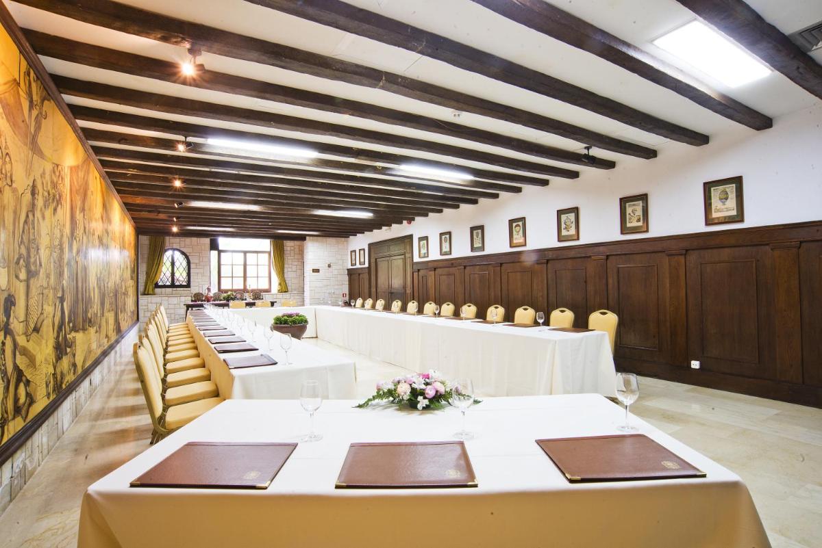 Zona business o sala de conferencias en Hotel Bon Sol Resort & Spa