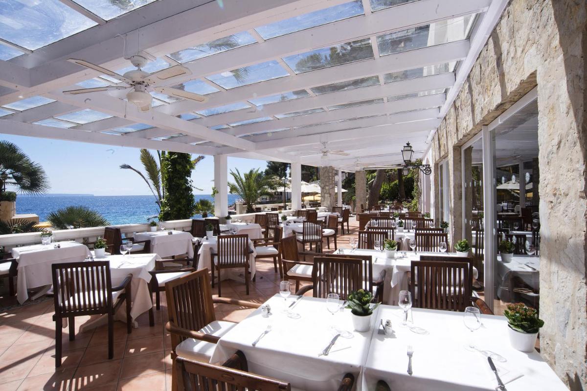 Un restaurante o sitio para comer en Hotel Bon Sol Resort & Spa