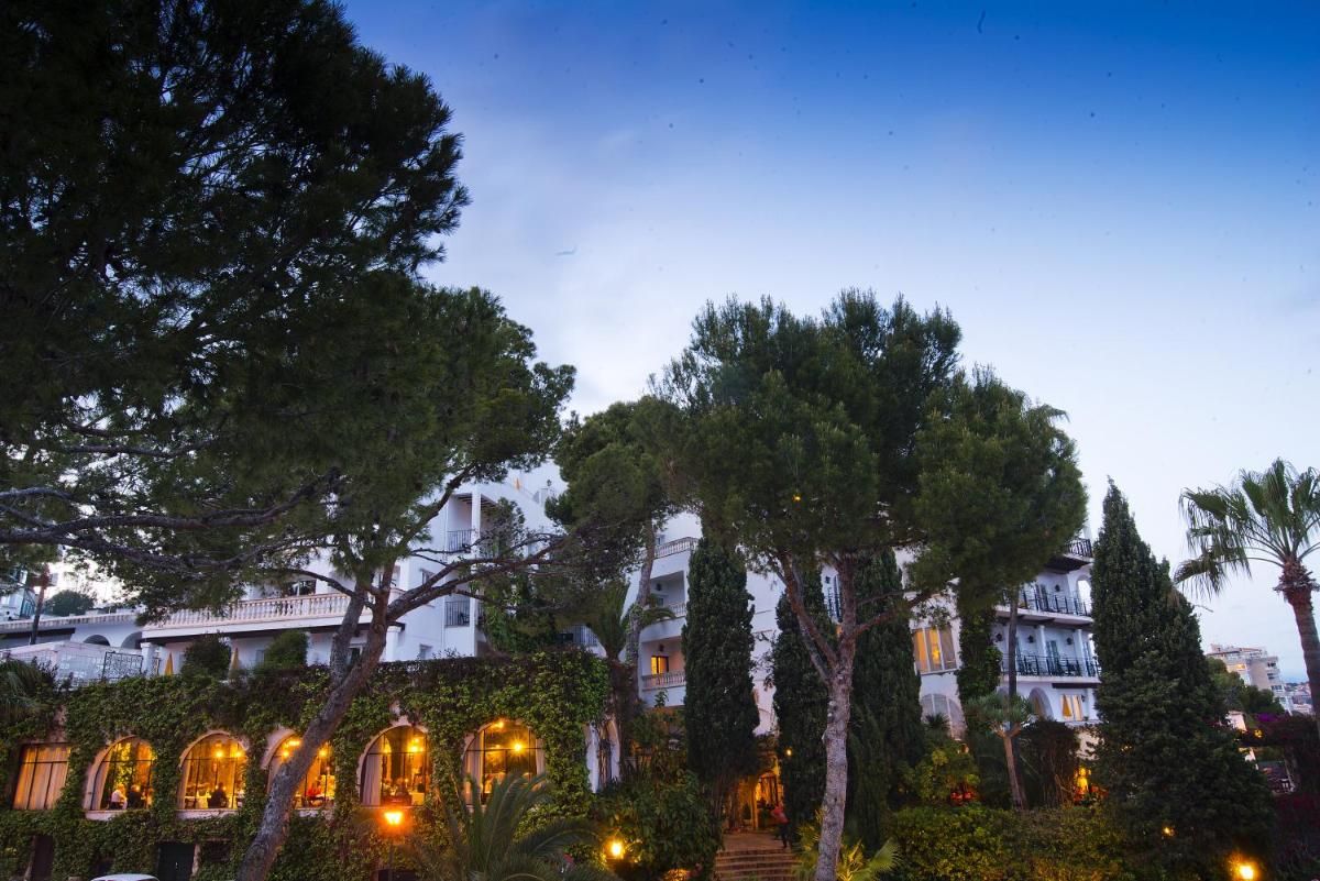 Jardín al aire libre en Hotel Bon Sol Resort & Spa