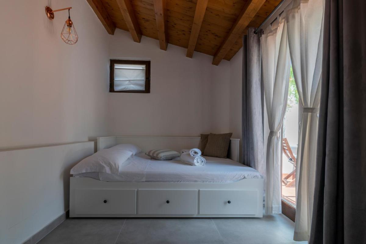 Lampionelli 12 Style Rooms - Housity