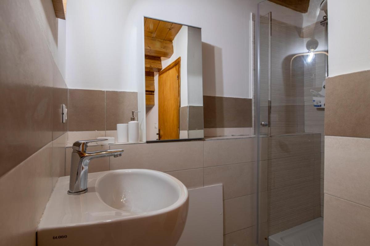 Lampionelli 12 Style Rooms - Housity