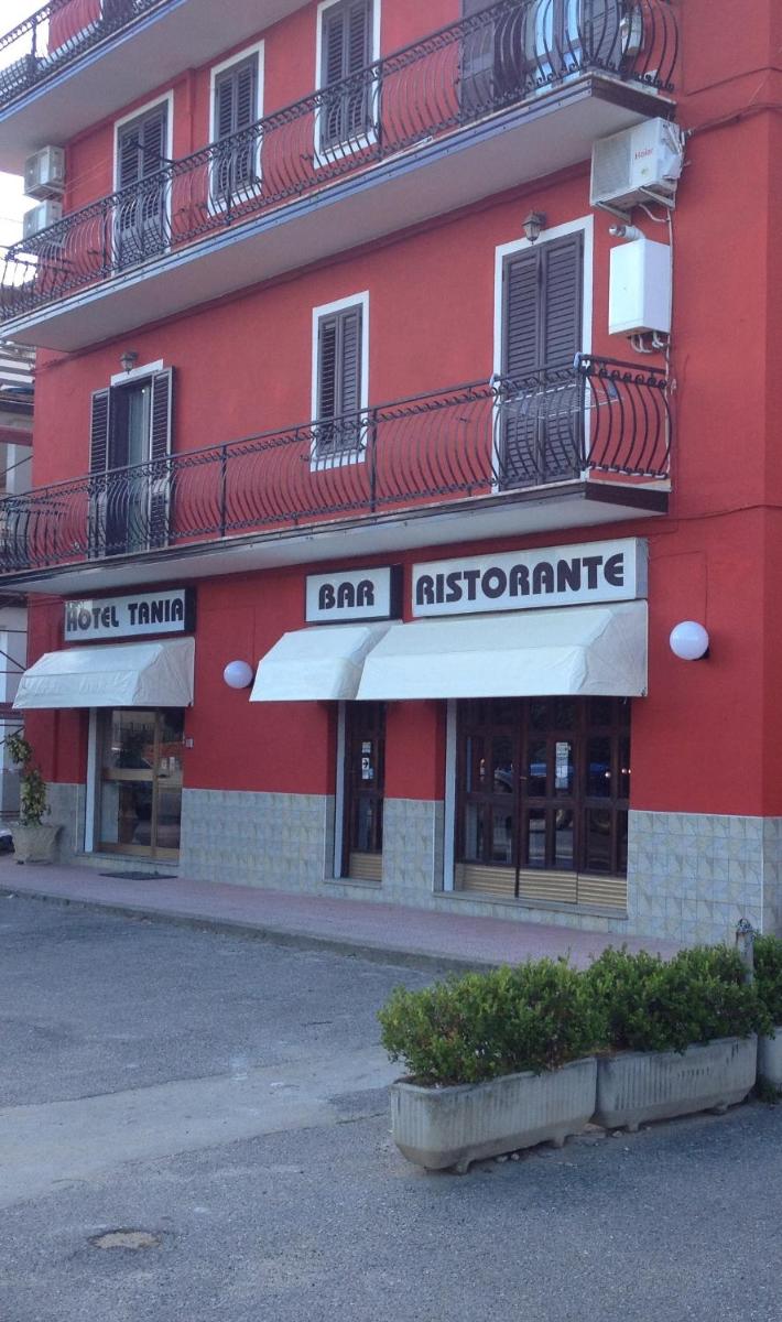 Hotel Tania - Housity