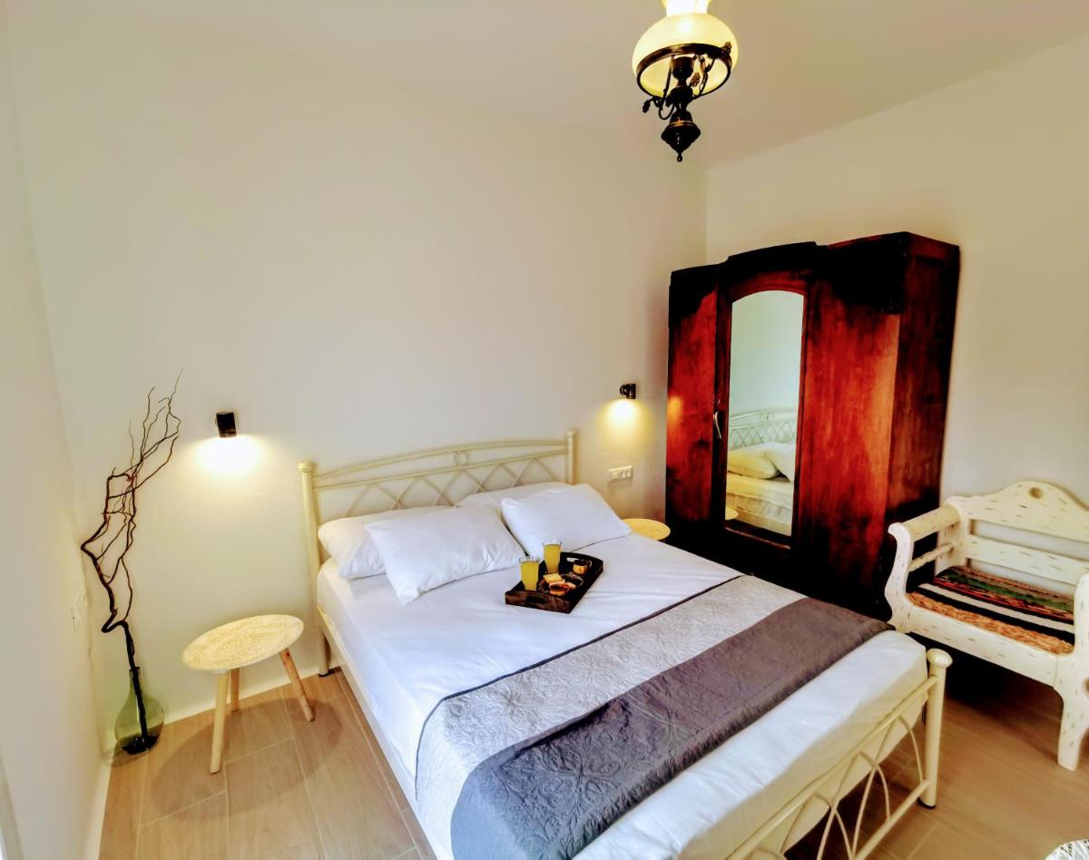 Zeidoron Country Houses Naxos (Elais House) - Housity