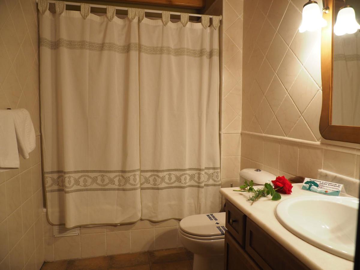 Un baño de Hotel & SPA Peña Montañesa