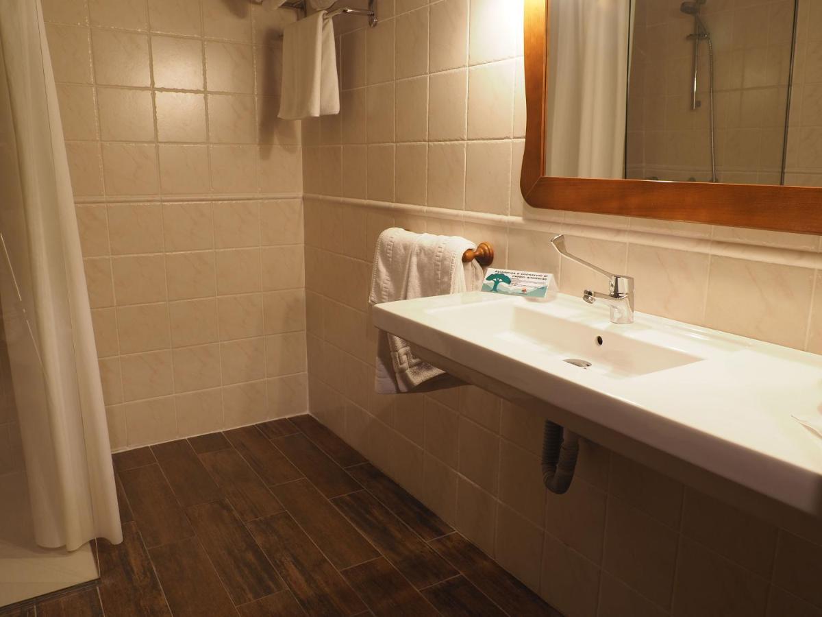 Un baño de Hotel & SPA Peña Montañesa