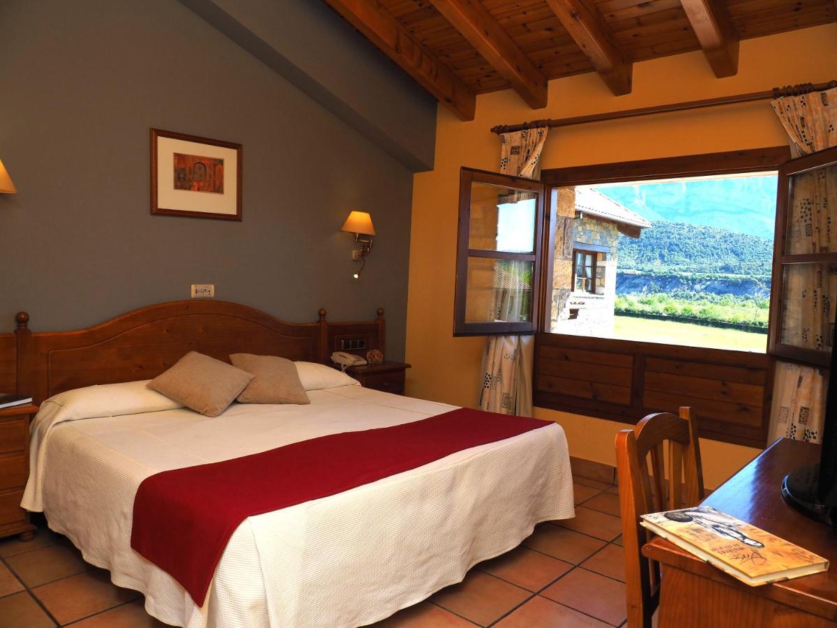 Cama o camas de una habitación en Hotel & SPA Peña Montañesa