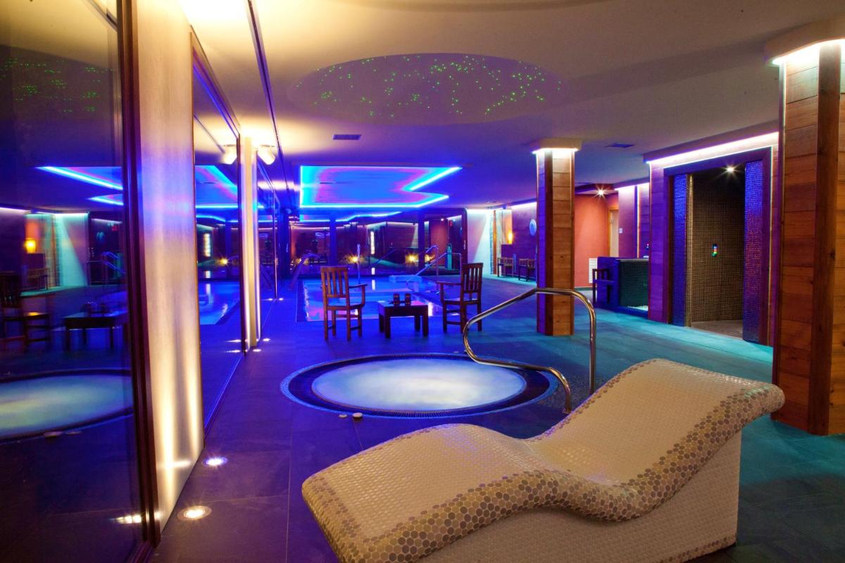 Zona de estar de Hotel & SPA Peña Montañesa