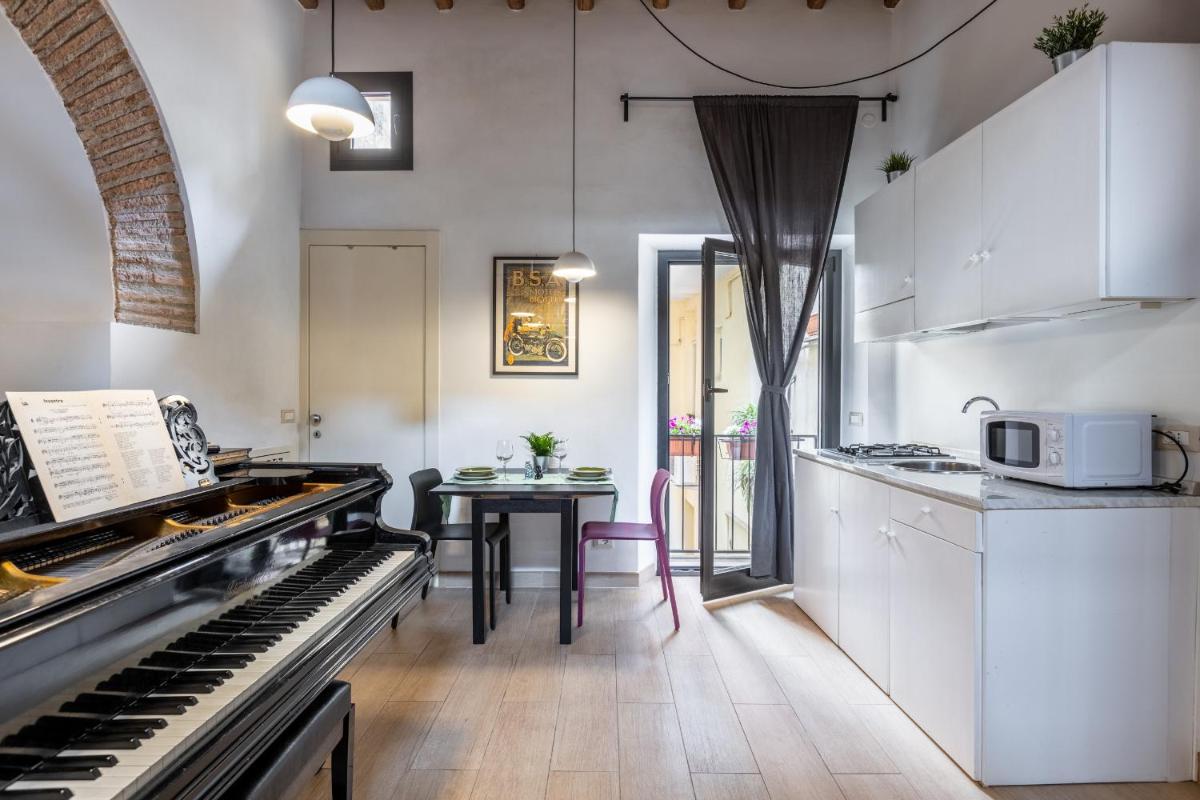 Musician Apartment Colosseo with Piano - Housity
