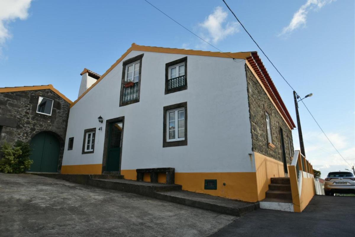 Charming green country house - Housity