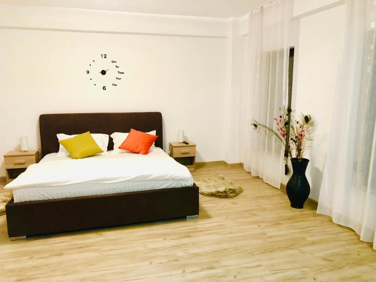Infinit Apartament - Housity