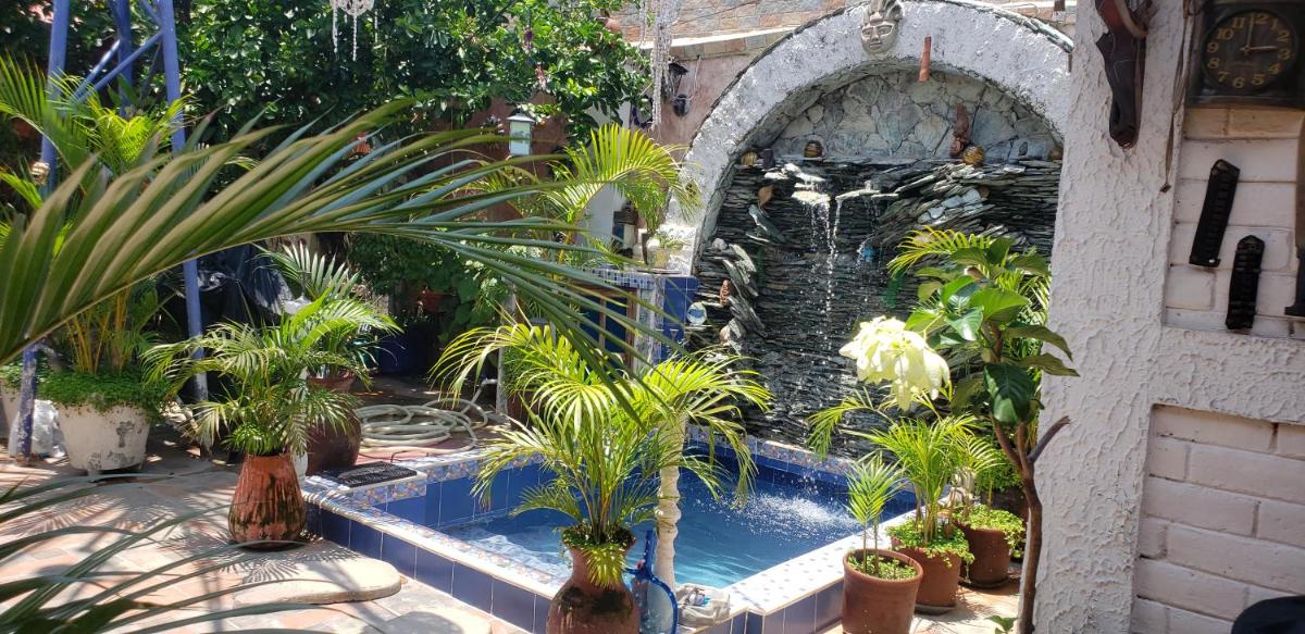 Mendoza’s Guest House - Hizvo