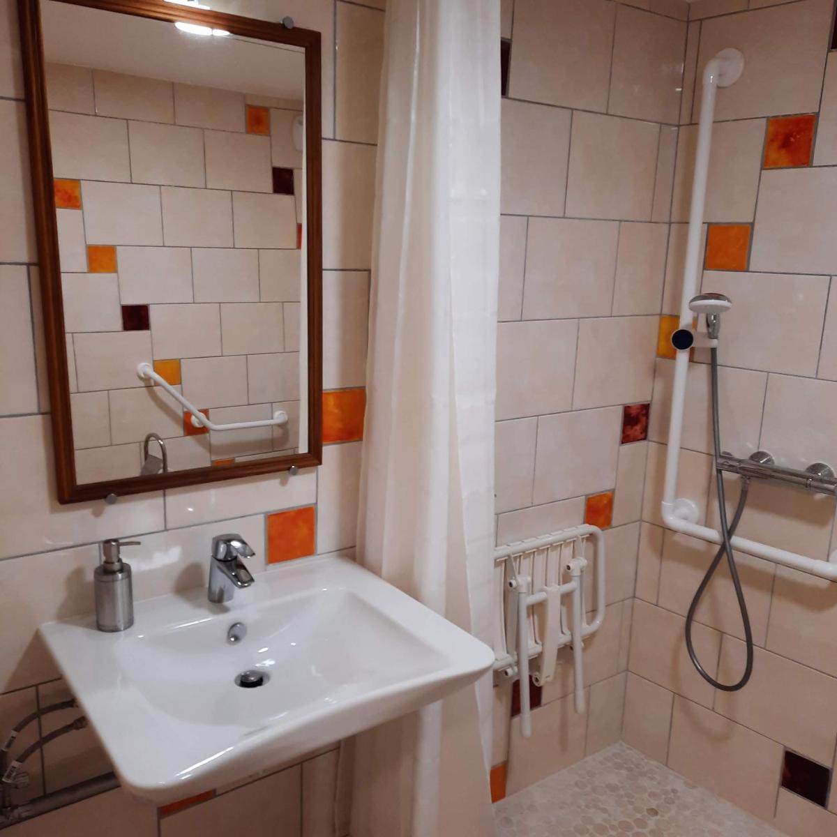 Hostel Le Diablotin - Housity