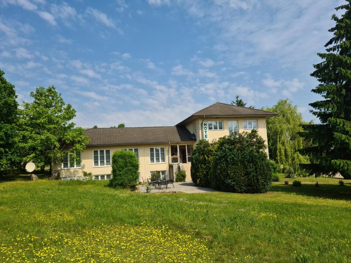 Hotel Restaurant Am Worns Berg - Housity