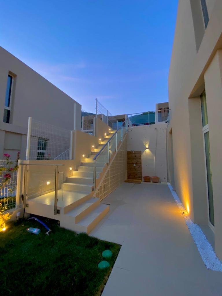 Pacific 2 Bedroom Villa Palase - Housity