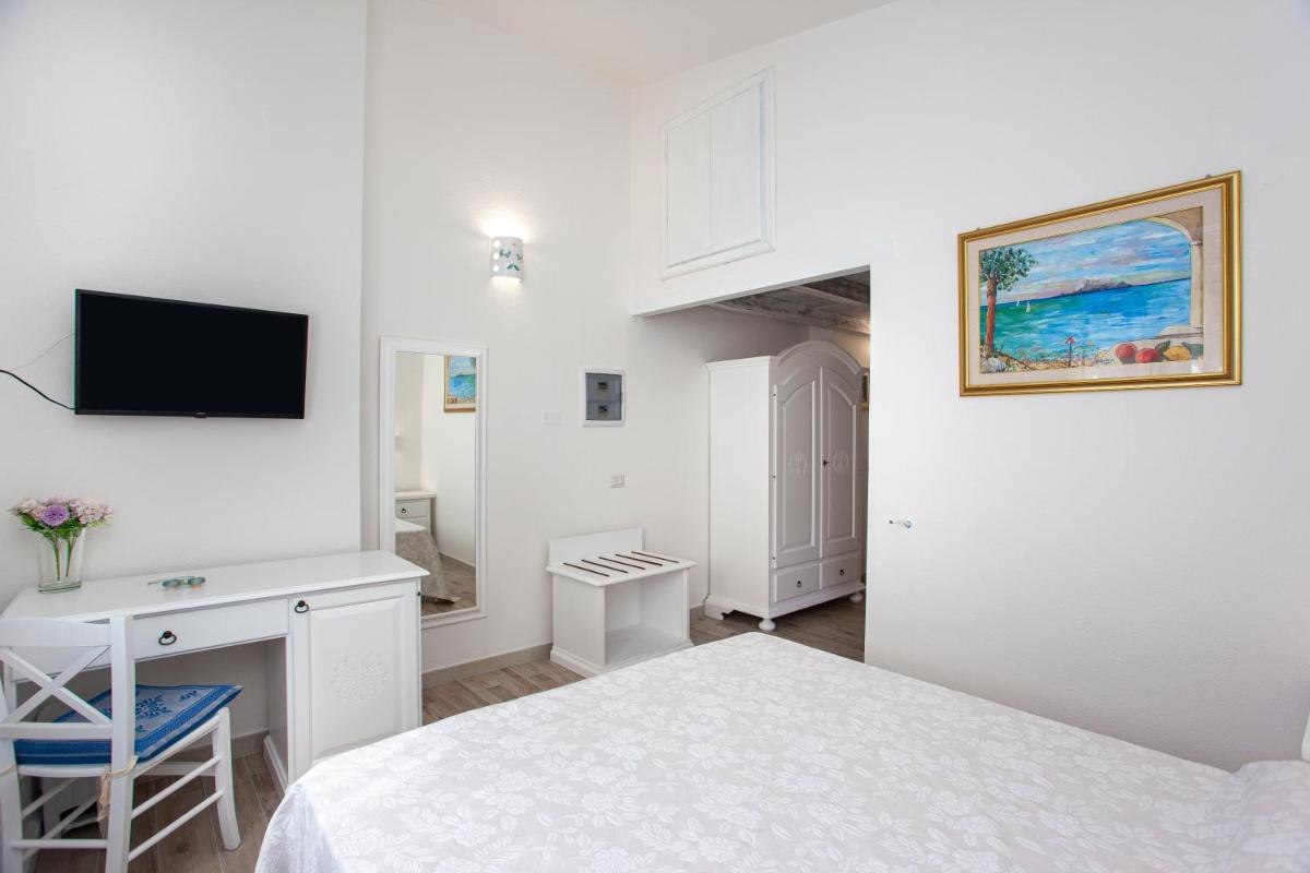 La Casa in Collina - affittacamere con vista mare - Housity