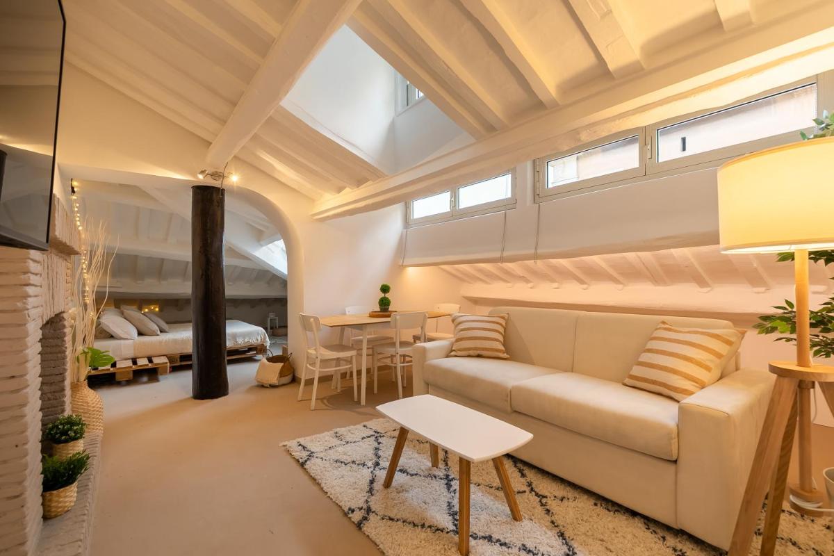 Rooftop Colosseum - Housity