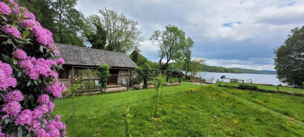 Loch Lomond shore Boat House - Housity