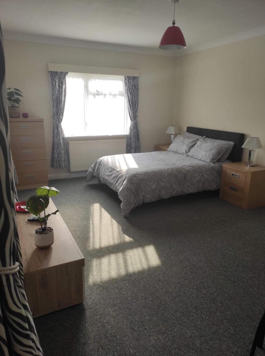 Double room Sandbanks, Poole, Dorset, Free Parking - Housity