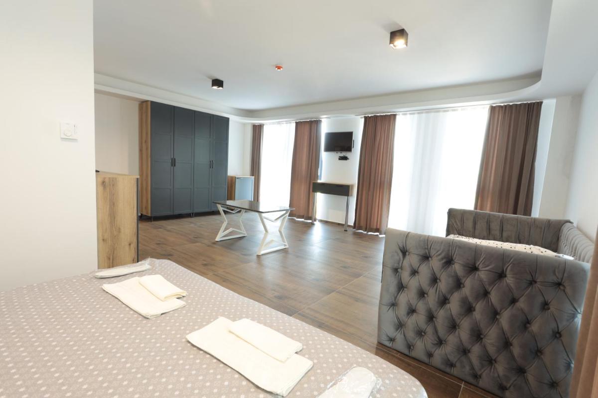 HOTEL EMA - Housity